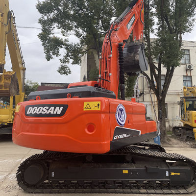 Track Moving Type Doosan DX225 Excavator Excellent Performance and Reliability for Your Construction Projects
