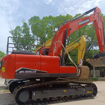 Affordable Doosan DX225 Excavator Crawler Moving Type Excellent Condition